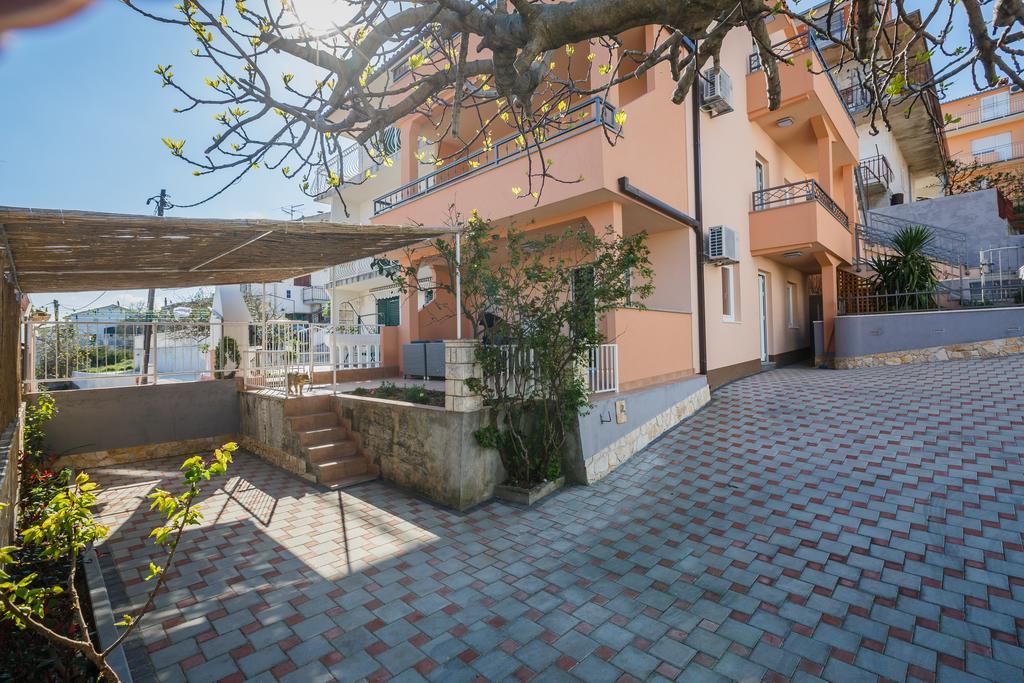 Apartments Viljac Трогир Экстерьер фото